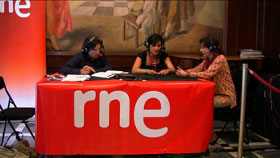 The role of the broadcaster in an interpreter-mediated radio interview